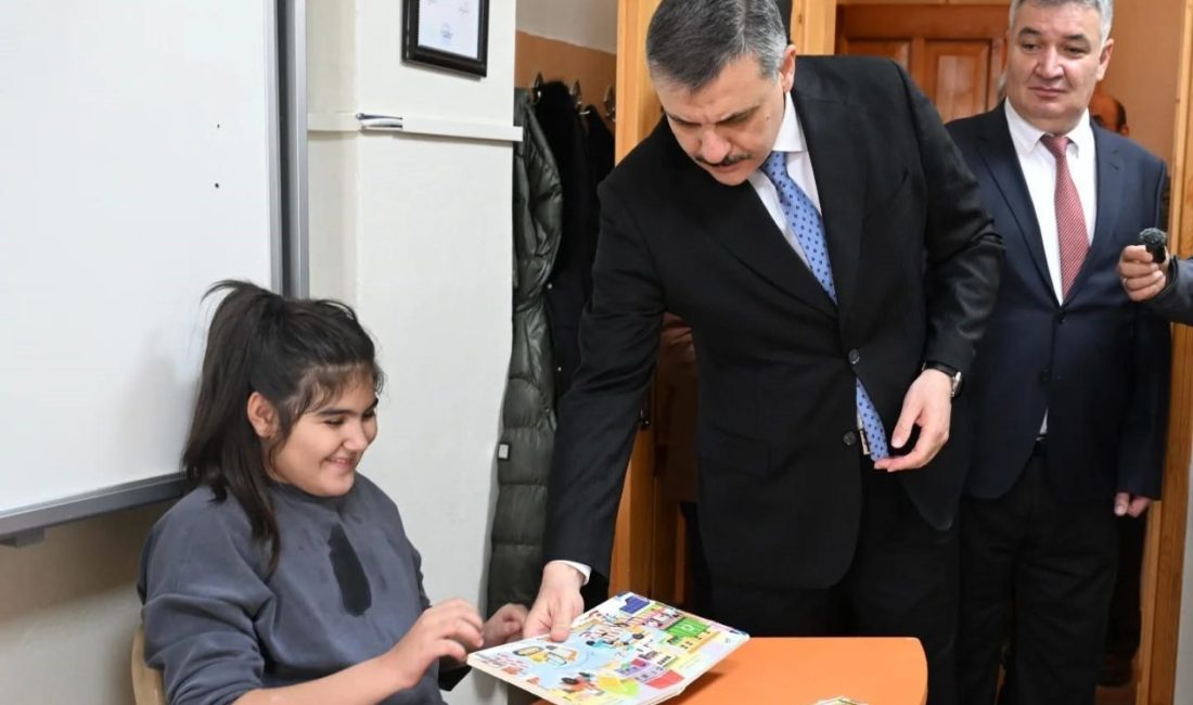 Vali Mustafa Çiftçi, daha önce kendisini okullarına davet eden Özel