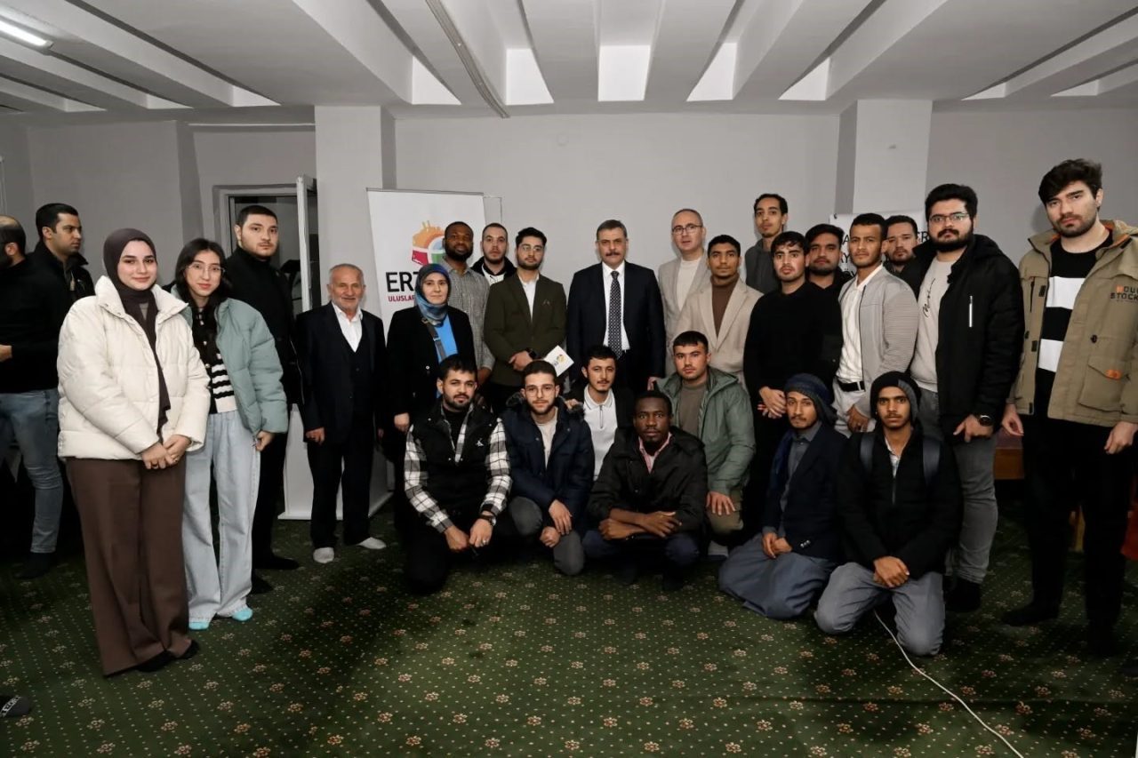 Erzurum Valisi Mustafa Çiftçi, Erzurum Uluslararası Öğrenci Derneği’ni ziyaret etti.