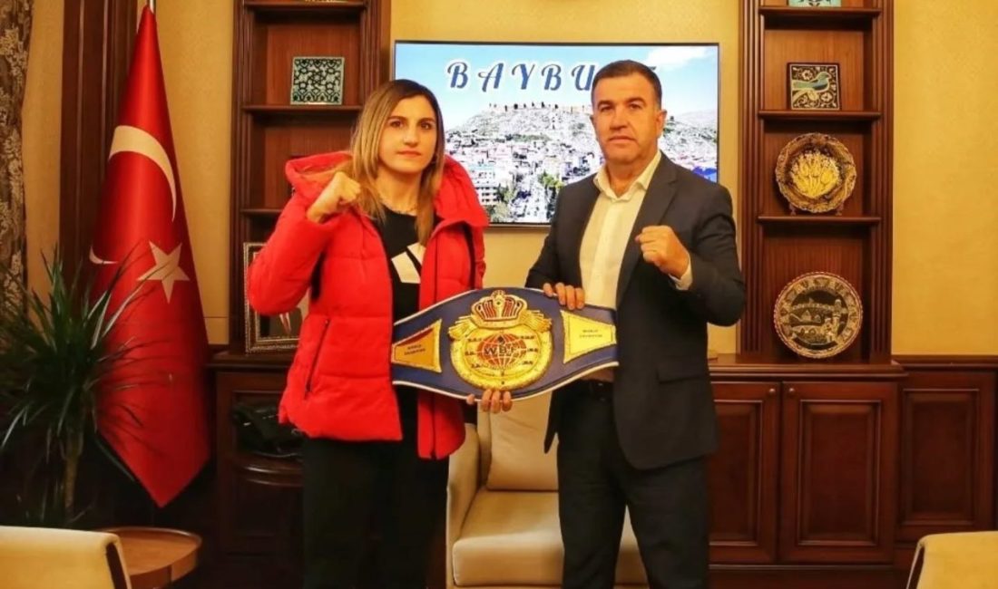 Bayburt Valisi Mustafa Eldivan, Elif Nur Turhan’ın IBF Kadınlar Hafif