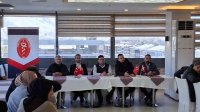 Erzincan Veteriner Hekimler Odası’nın ev sahipliğinde düzenlenen toplantıda, klinisyen veteriner