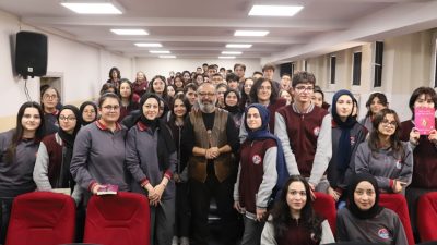 Bayburt Millî İrade Anadolu Lisesinde Sinan Yağmur söyleşisi düzenlendi. Bayburt