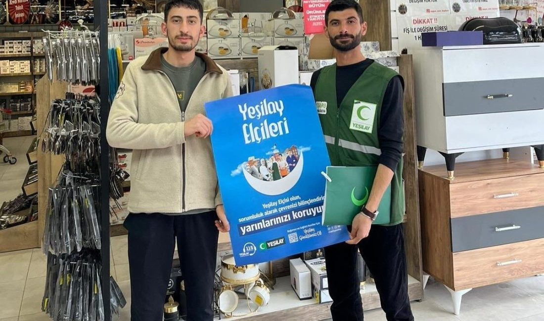 Yeşilay Elçileri Projesi kapsamında Genç Yeşilay Topluluğu Gönüllüleri, Bayburt’ta esnafa