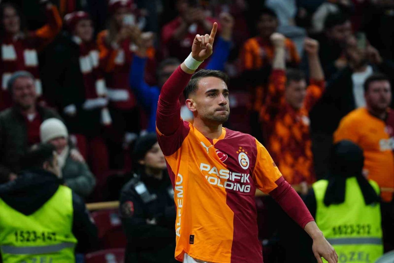 Galatasaraylı futbolcu Yunus Akgün, Kasımpaşa maçıyla bu sezon Trendyol Süper