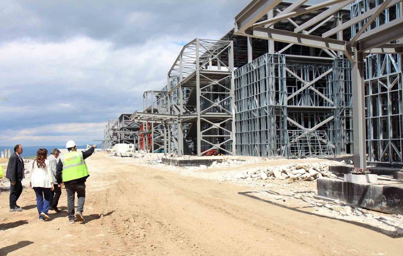 AK Parti Genel Başkan Yardımcısı Nihat Zeybekci, 500 yataklı Denizli