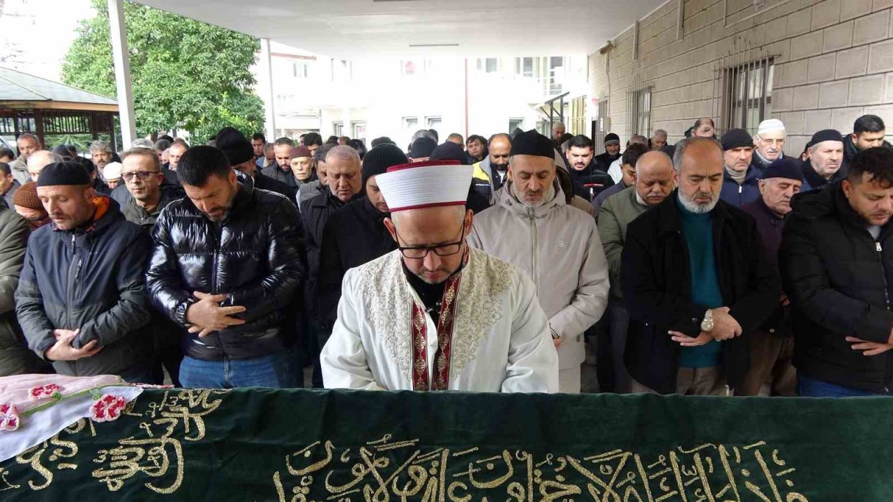 Kocaeli’de yaşayan 18 yaşındaki Dilara Gezgin, yaklaşık 6.5 aydır süren