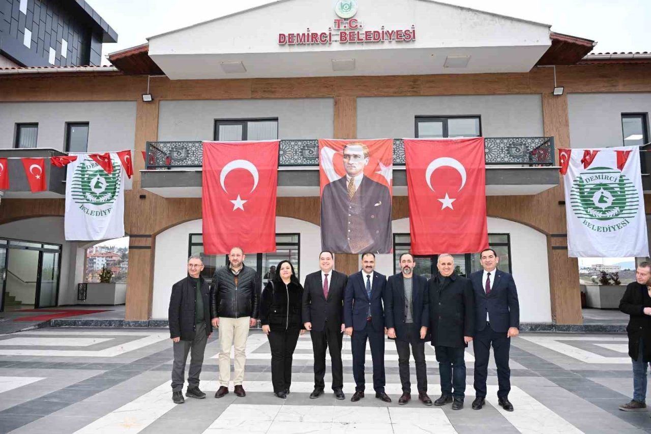 Manisa Büyükşehir Belediye Başkanı Besim Dutlulu, Demirci ilçesini ziyaret ederek