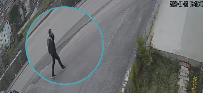 Sakarya’nın Adapazarı ilçesinde kendisini polis ve savcı olarak tanıtarak bir