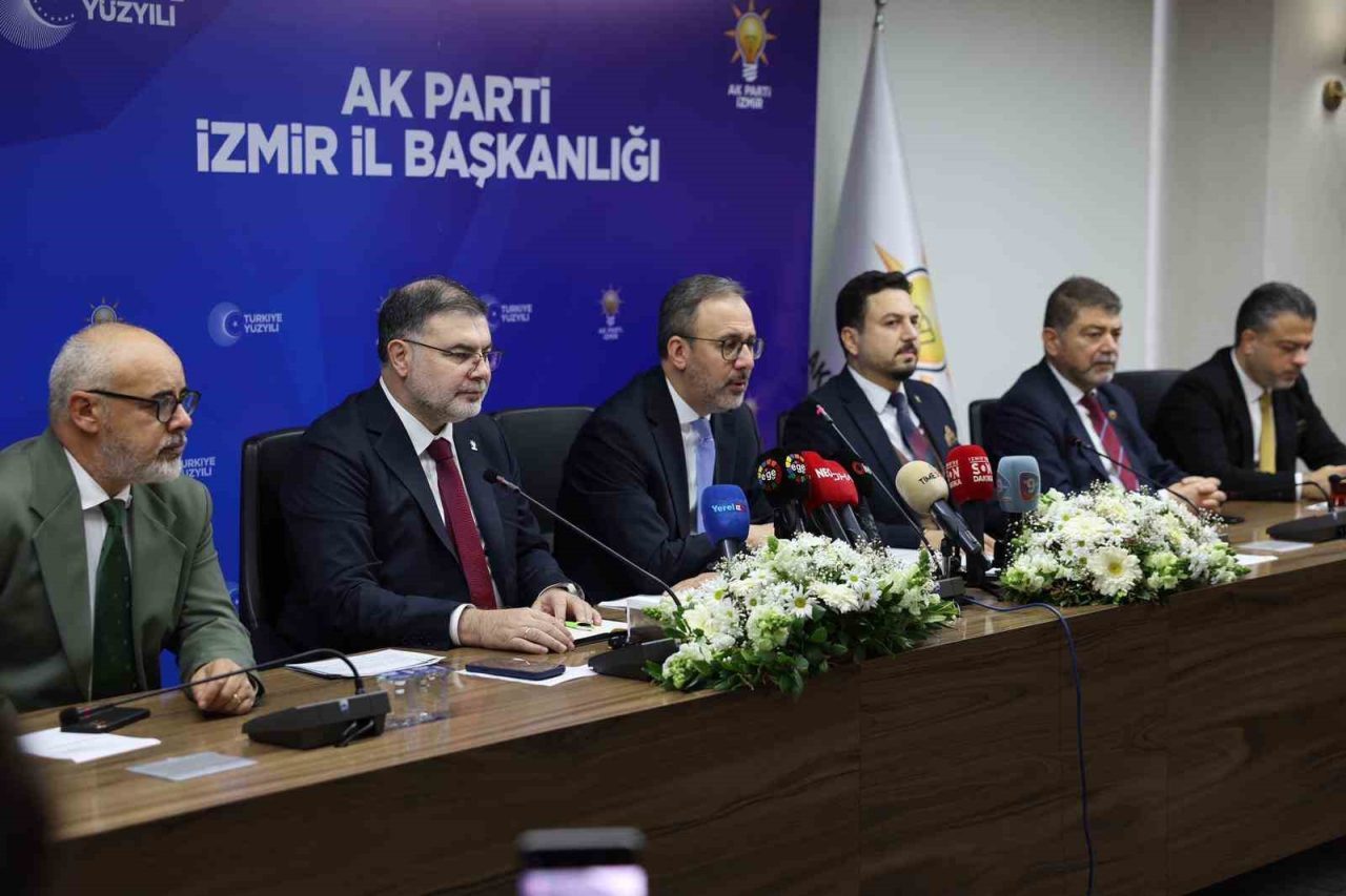 AK Parti İzmir İl Başkanlığı’nda, 2025 yılına ilişkin hedefler ve