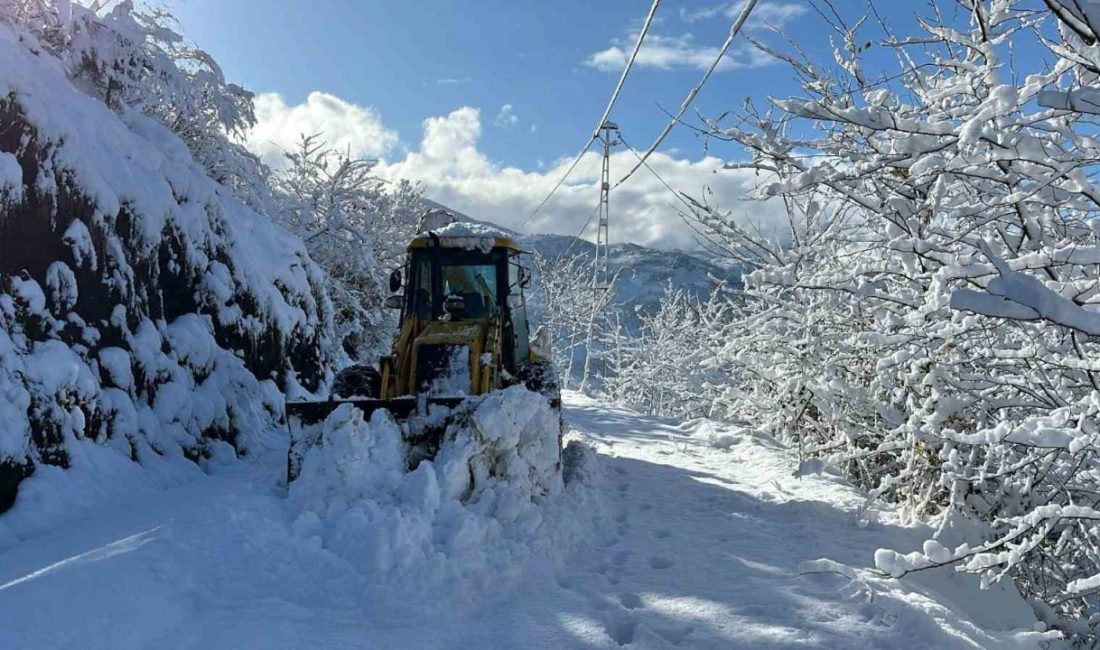 Trabzon’da karın etkili olduğu noktalardan Akçaabat ilçesinin yüksek kesimlerinde belediye