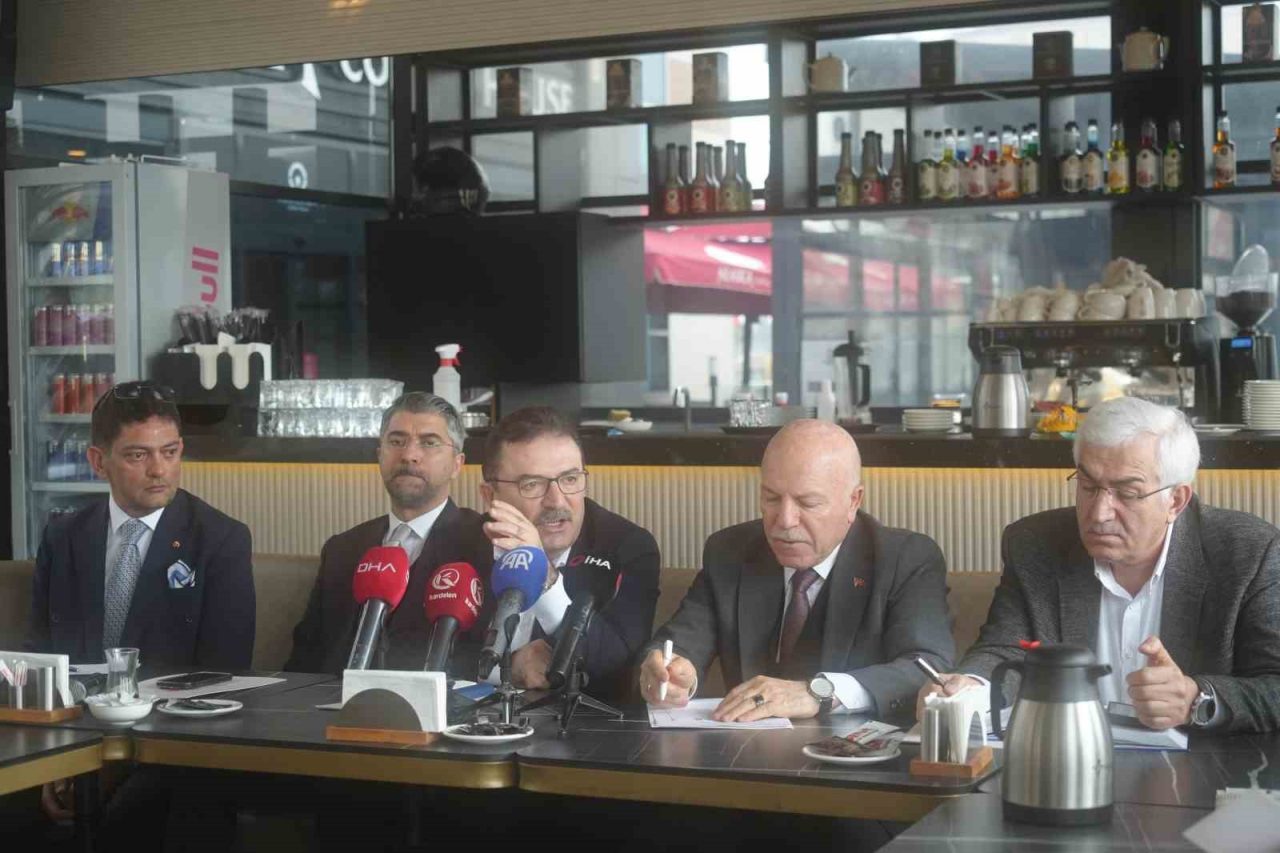 Erzurum’da tarım sektörünün temsilcilerinin de katılımıyla mini bir zirve yapıldı.