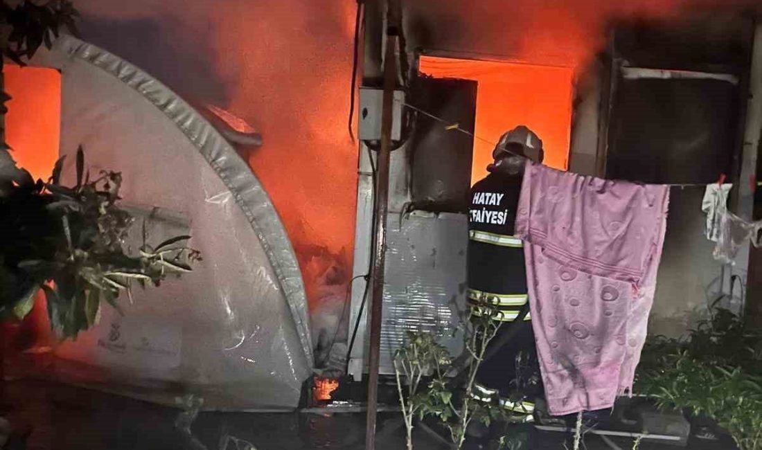 Hatay’da çıkan yangında depremzede ailenin yaşadığı konteyner ve depo olarak