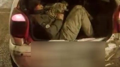 Amasya’da polis ekiplerince durdurulan bir otomobilin bagajında ve koltuğunda Afganistan