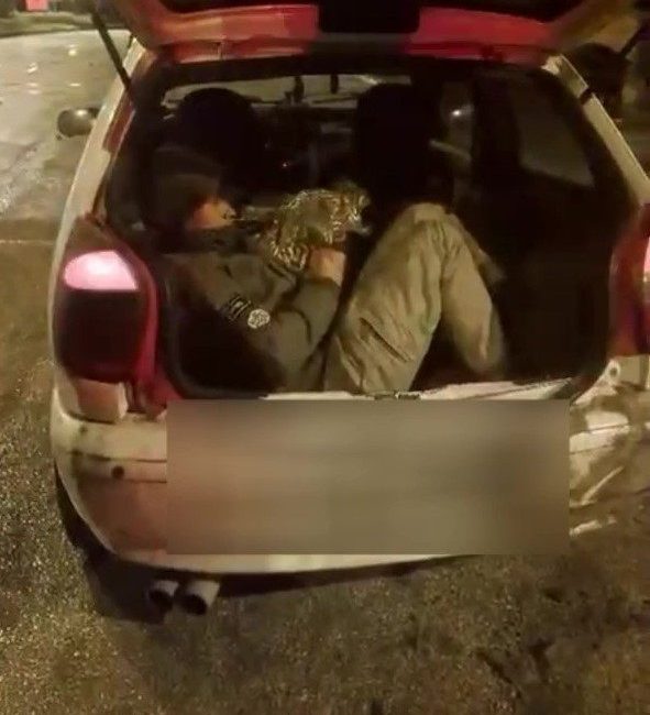 Amasya’da polis ekiplerince durdurulan bir otomobilin bagajında ve koltuğunda Afganistan