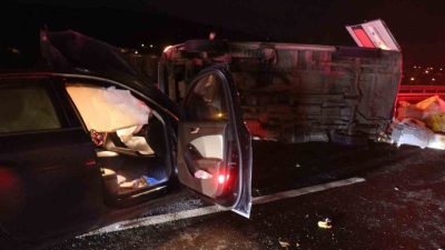 Anadolu Otoyolu Sakarya geçişinde otomobil ile aynı yönde seyreden minibüsün