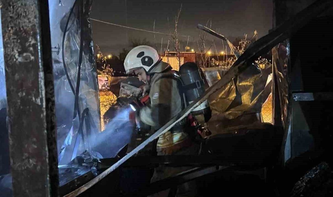 Hatay’da alevlere teslim olarak yanan konteyner kullanılmaz hale geldi. Yangın;