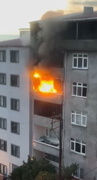 Artvin’in Arhavi ilçesinde 5 katlı bir apartmanın 3. katındaki dairede