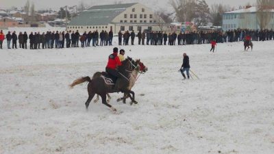 Erzurum’un Aşkale ilçesinde cirit heyecanı yaşandı. Aşkale 3 Mart Atlı