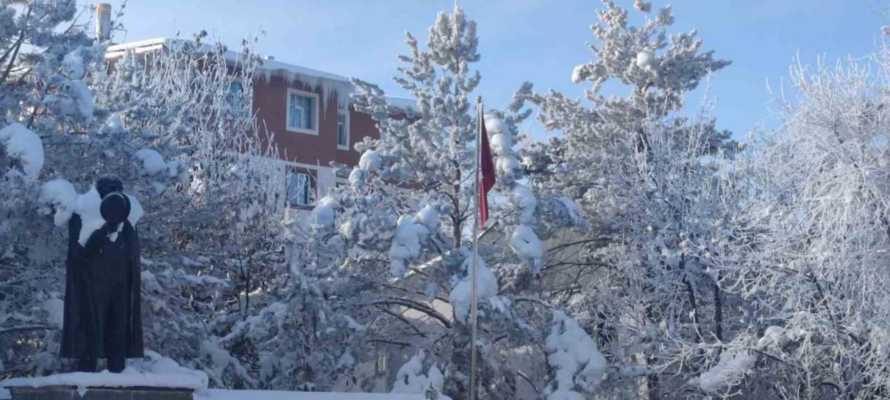 Erzurum’un Aşkale ilçesinde etkili olan dondurucu soğuklar, günlük yaşamı olumsuz