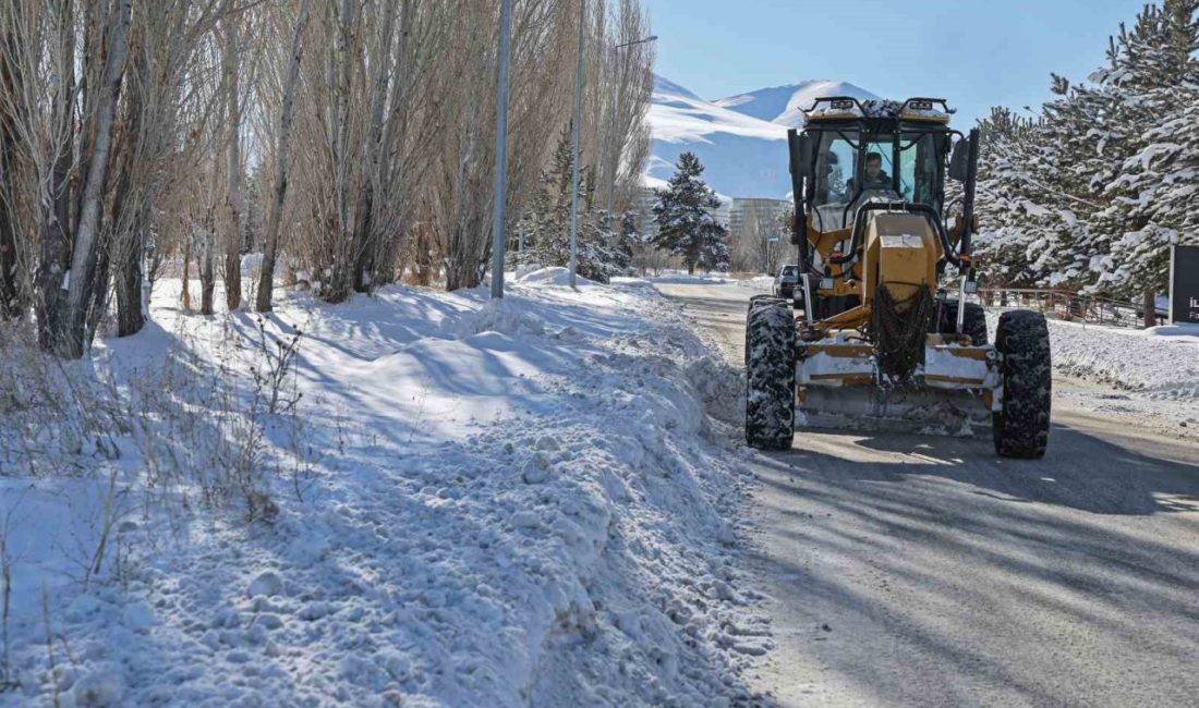 Atatürk Üniversitesi kampüsünde, etkili olan yoğun kar yağışının ardından eğitim-öğretim