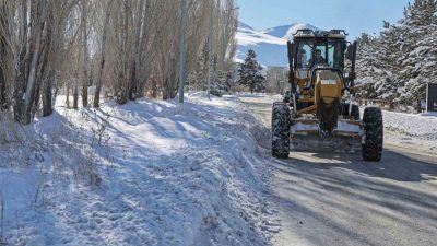 Atatürk Üniversitesi kampüsünde, etkili olan yoğun kar yağışının ardından eğitim-öğretim