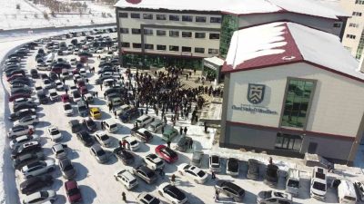 Atatürk Üniversitesi Özel Vakıf Okulları tarafından düzenlenen Bursluluk Sınavı, iki