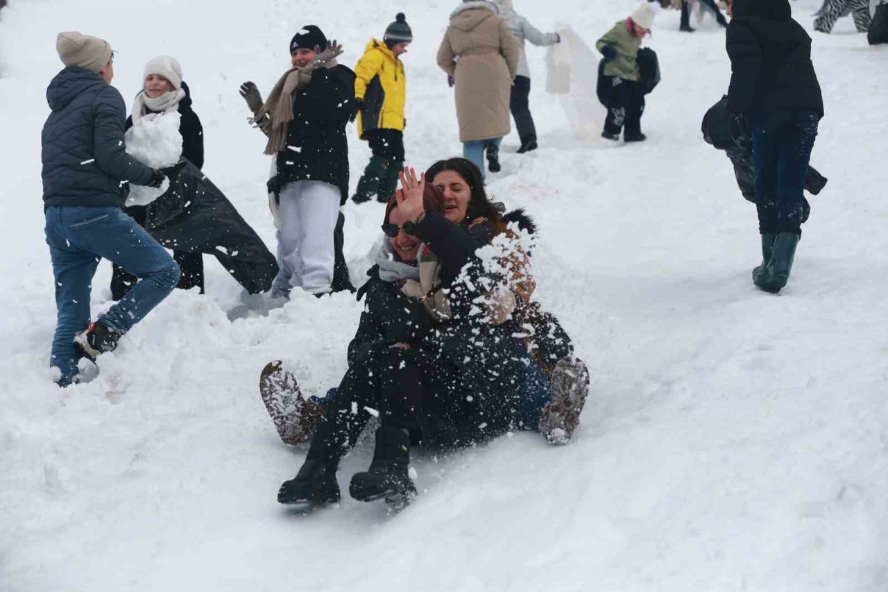 Rize’nin Çamlıhemşin ilçesi Ayder Yaylası’nda bu yıl 18.’si düzenlenen Kardan