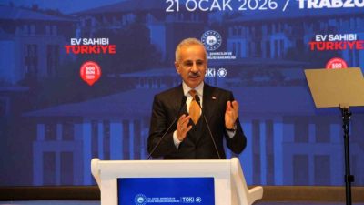 Ulaştırma ve Altyapı Bakanı Abdulkadir Uraloğlu, Türk bayrağına yapılan hain