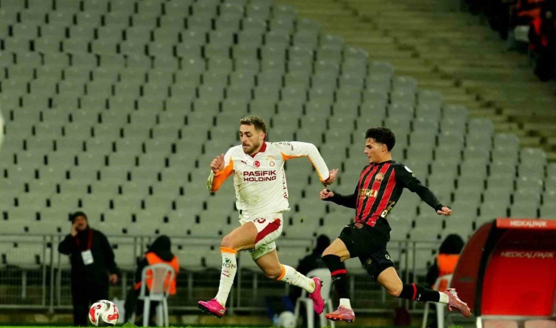 Galatasaraylı futbolcu Barış Barış Alper Yılmaz, Fatih Karagümrük maçında gördüğü
