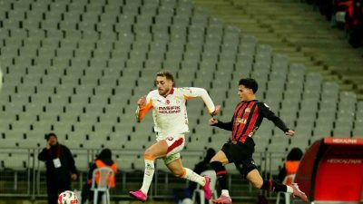 Galatasaraylı futbolcu Barış Barış Alper Yılmaz, Fatih Karagümrük maçında gördüğü