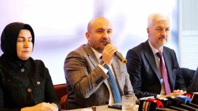 Eskişehir’de gazetecilerle buluşan AK Parti İl Başkanı Gürhan Albayrak, “CHP