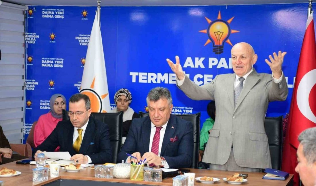 AK Parti İlçe Danışma Meclisi toplantısında teşkilat mensuplarıyla bir araya