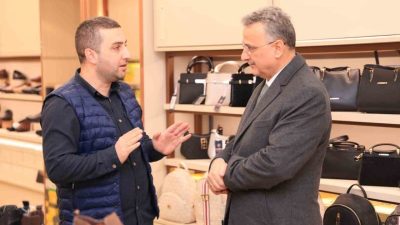 İstiklal Caddesi’nde esnaf ve vatandaşları ziyaret eden İlkadım Belediye Başkanı
