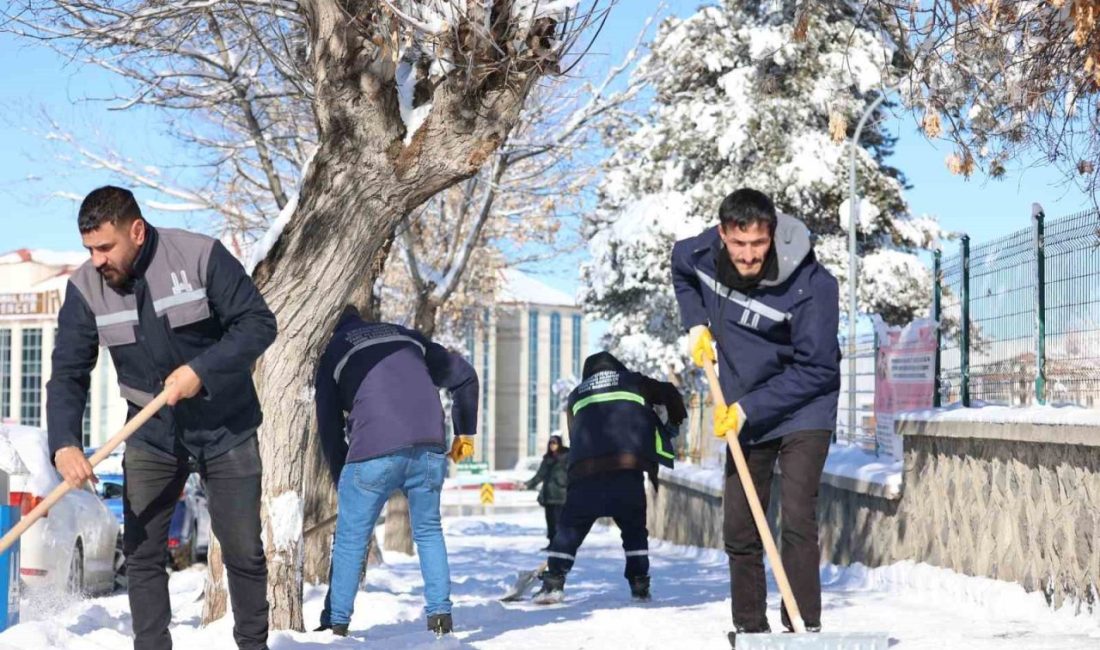 Yoğun kar yağışı sonrası harekete geçen Erzurum Büyükşehir Belediyesi’ne bağlı