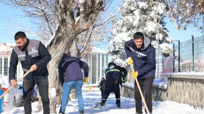 Yoğun kar yağışı sonrası harekete geçen Erzurum Büyükşehir Belediyesi’ne bağlı