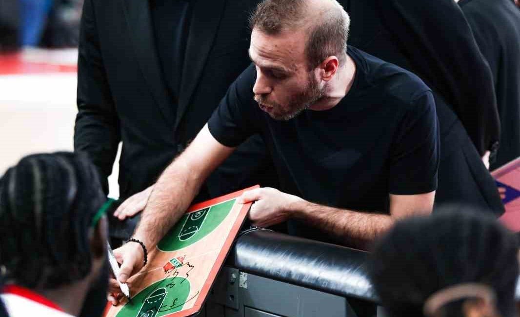 Türkiye Sigorta Basketbol Süper Ligi’nin 18. haftasında Karşıyaka, evinde Fenerbahçe’ye