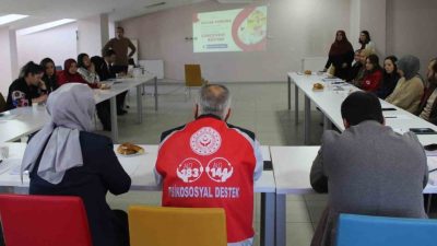 Bayburt Sosyal Hizmet Merkezi Müdürlüğünde görevli Sosyolog Ayhan Akaslan ve