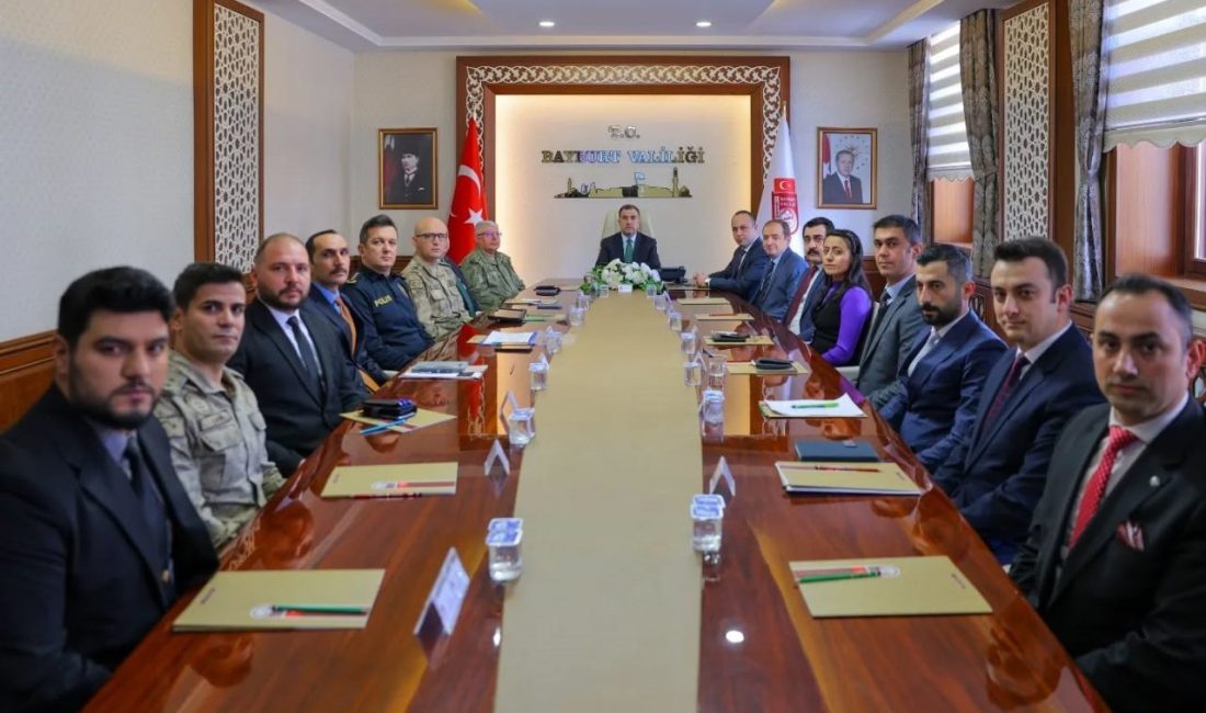 Bayburt Valisi Mustafa Eldivan başkanlığında gerçekleştirilen Genişletilmiş İl Güvenlik ve