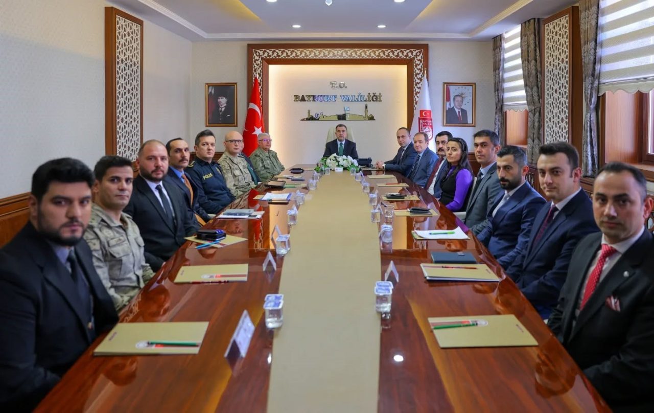 Bayburt Valisi Mustafa Eldivan başkanlığında gerçekleştirilen Genişletilmiş İl Güvenlik ve