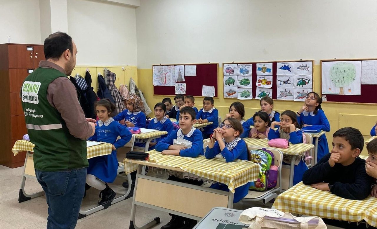 Veremle Savaş Eğitimi Haftası kapsamında Bayburt’ta farkındalık etkinliği düzenlendi. Hoca