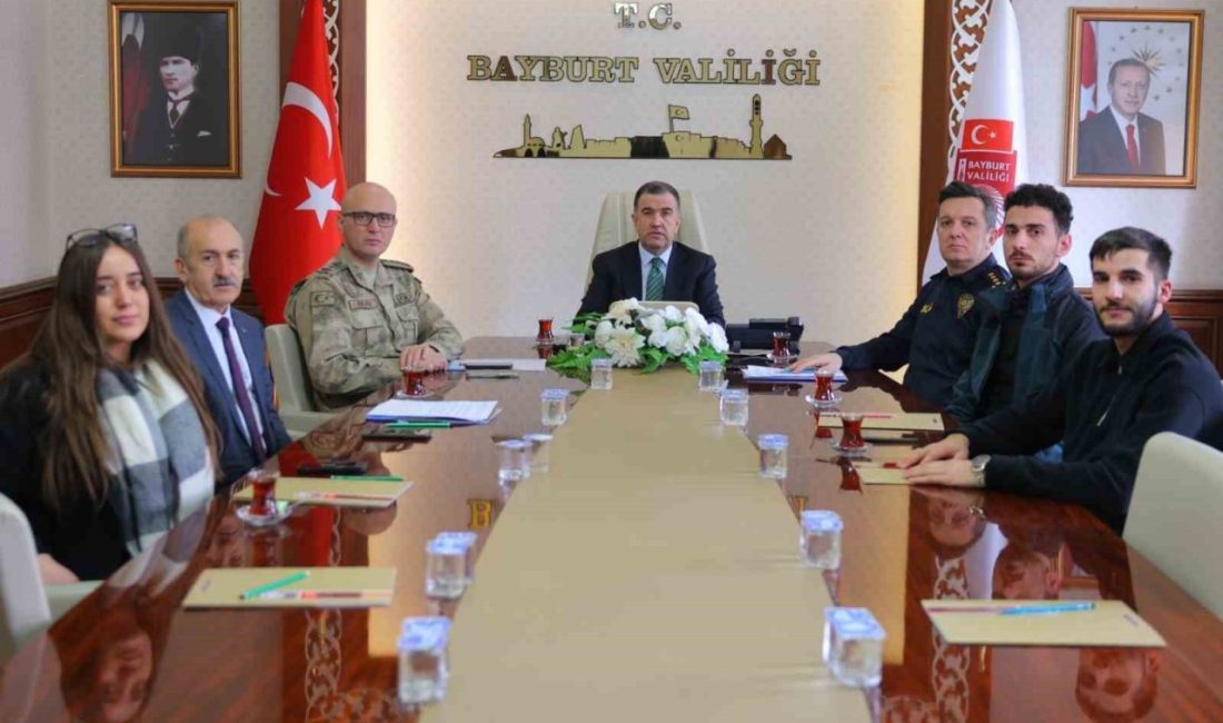 Bayburt Valisi Mustafa Eldivan başkanlığında gerçekleştirilen Asayiş ve Bilgilendirme Toplantısı’nda,