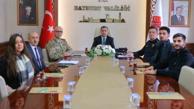Bayburt Valisi Mustafa Eldivan başkanlığında gerçekleştirilen Asayiş ve Bilgilendirme Toplantısı’nda,