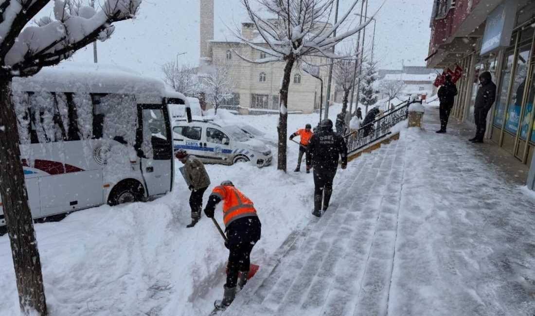 Yoğun kar yağışının ardından Bayburt’un Demirözü ve Aydıntepe ilçelerinde kar