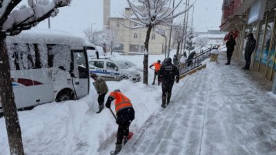 Yoğun kar yağışının ardından Bayburt’un Demirözü ve Aydıntepe ilçelerinde kar