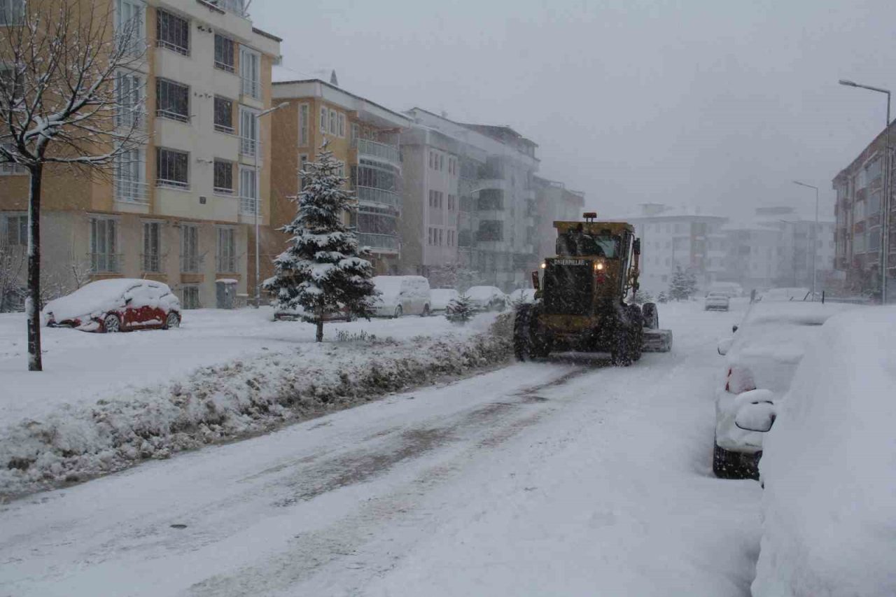 Bayburt’ta etkili olan yoğun kar yağışı ve olumsuz hava şartları