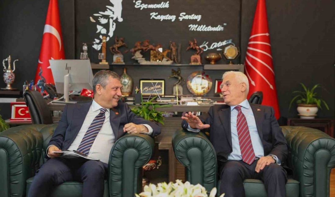 Bursa Büyükşehir Belediye Başkanı Mustafa Bozbey, CHP Genel Başkan Özgür