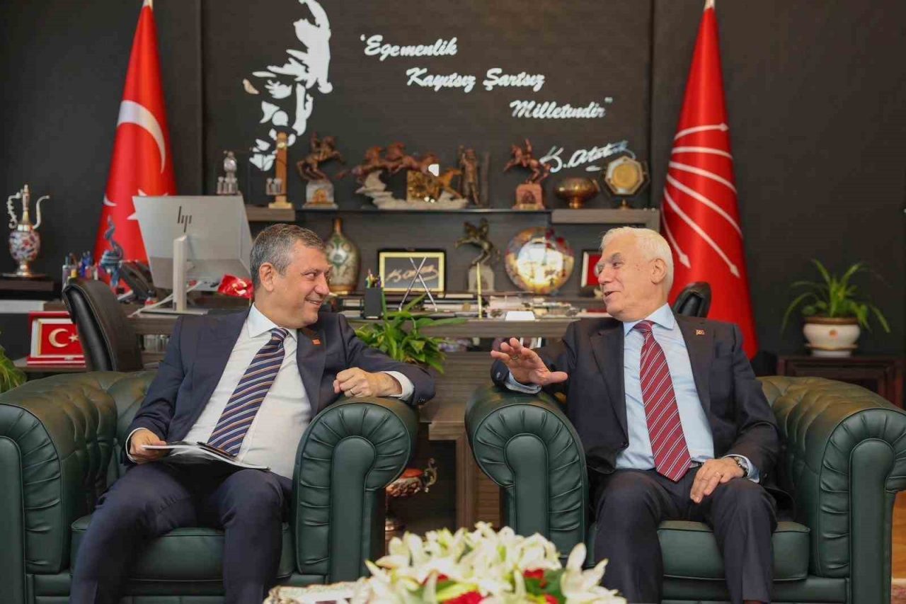 Bursa Büyükşehir Belediye Başkanı Mustafa Bozbey, CHP Genel Başkan Özgür