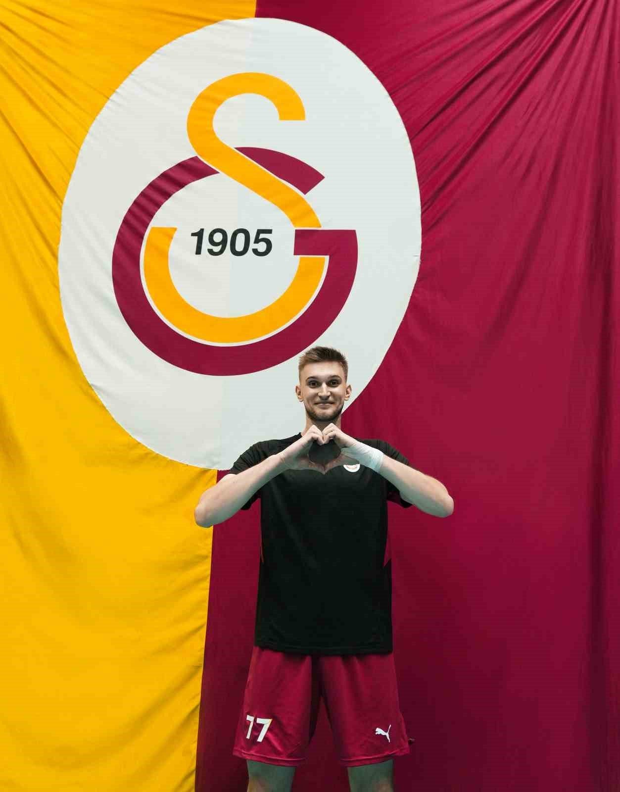 Galatasaray Erkek Voleybol Takımı oyuncularından Can Koç, “Galatasaray benim için