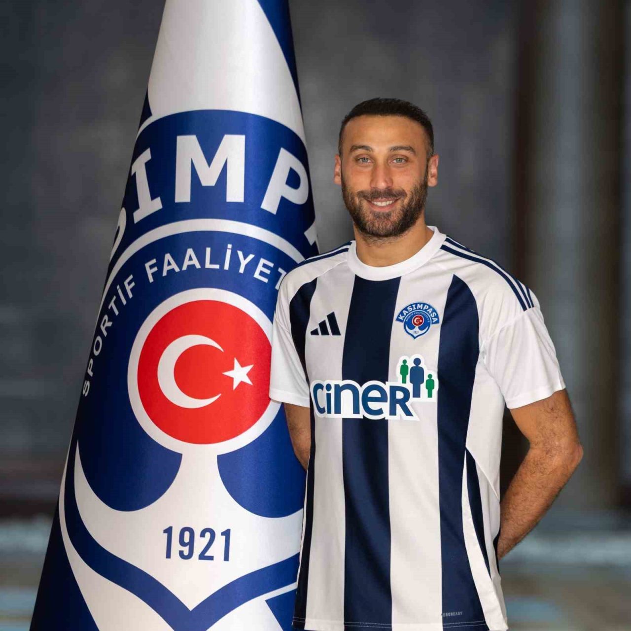 Kasımpaşa son olarak Fenerbahçe’de forma giyen golcü futbolcu Cenk Tosun’u