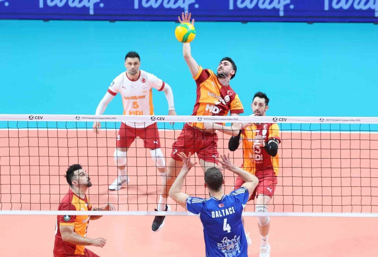CEV Şampiyonlar Ligi’nin 4. haftasında Galatasaray, sahasında Halkbank’ı 3-1 mağlup