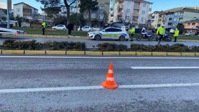 Kocaeli’de uygulamadan kaçarken trafik polisine çarpan motosikletli kısa sürede yakalanırken